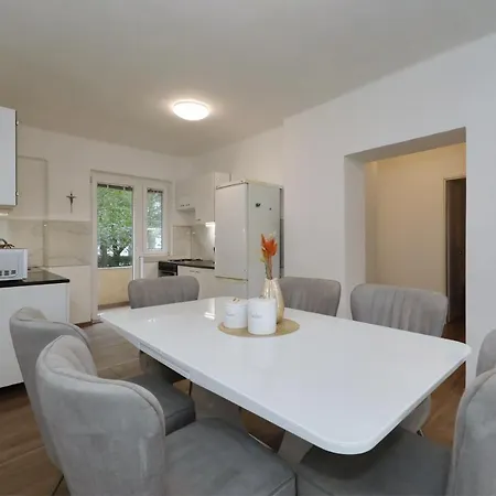Linden Apartman Zára